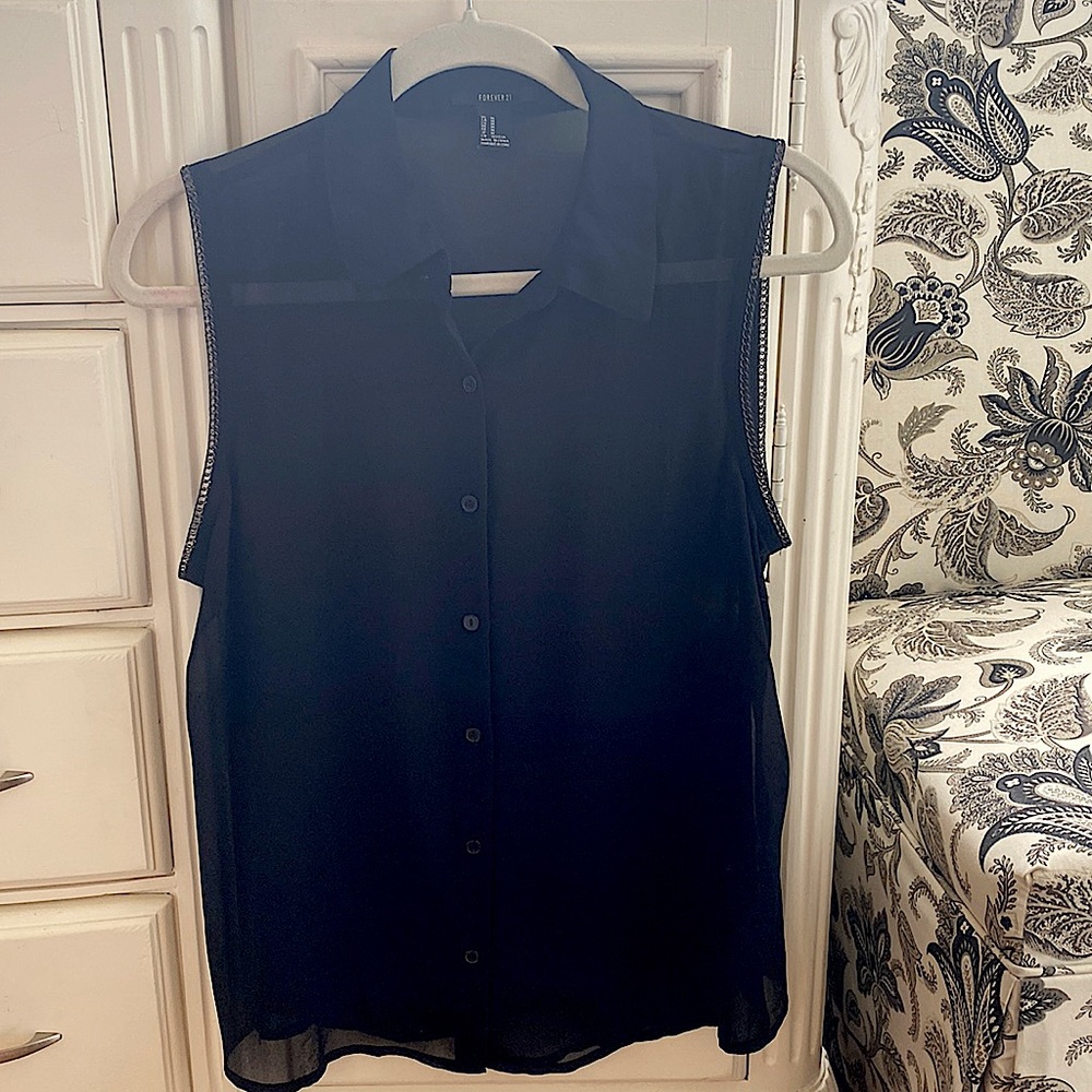 Sleeveless black shear shirt with small chain like detailing. Worn 1-2x